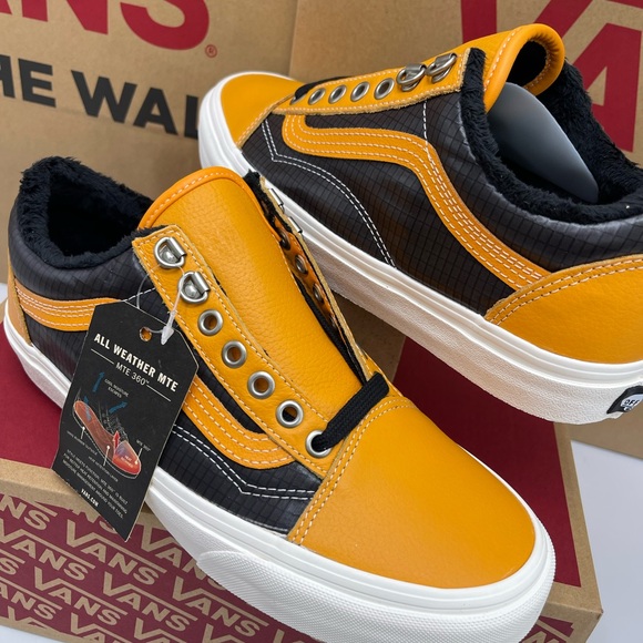 Vans WMNS Old Skool Mte
(Mte) Apricot/Black
VN0A348F2NF Sneakers - Picture 11 of 16